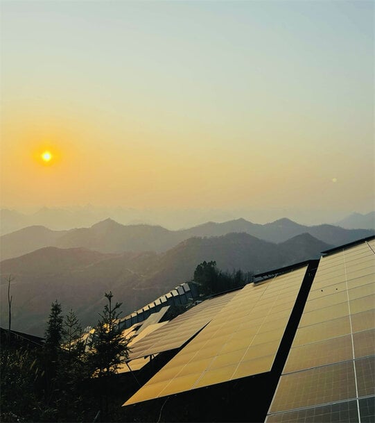 Trinasolar Vertex N 720W modules transform slopes into solar power generators